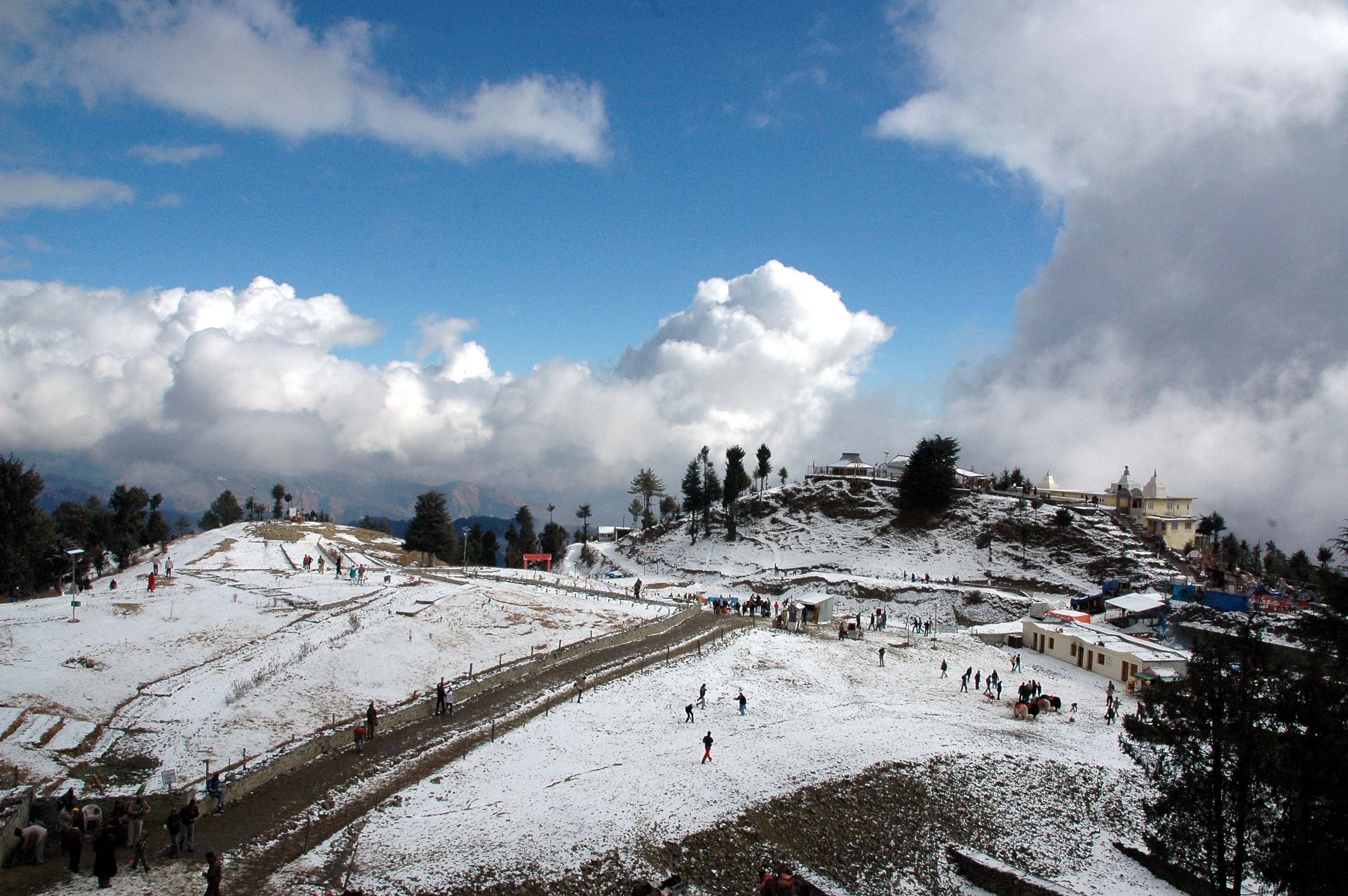 Sunny day brings relief from cold in Himachal